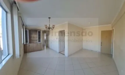 Apartamento com 3 dormitórios (1 suíte) + dependência na Trindade