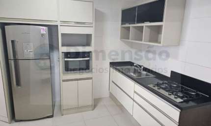 More em um amplo apartamento de 4 quartos em condomínio completo!