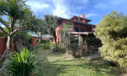 Casa de alto padrão à beira da Lagoa da Conceição - Florianópolis/SC
