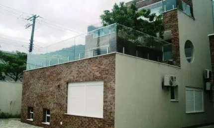 Casa com 4 suites e piscina na praia de Juquehy em São Sebastião