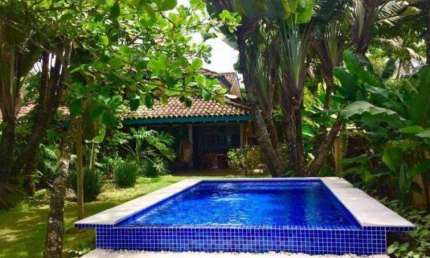 Casa pé na areia com piscina na praia de Camburi em São Sebastião