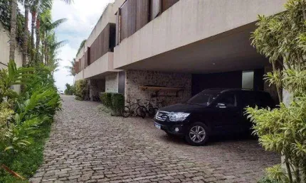 casa com 5 suites e piscina na praia da Baleia em condominio pé na areia