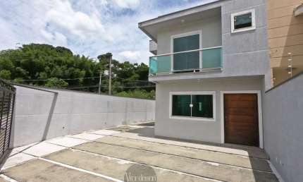 Casa com 3 dormitorios e quintal grande em Mogi das Cruzes