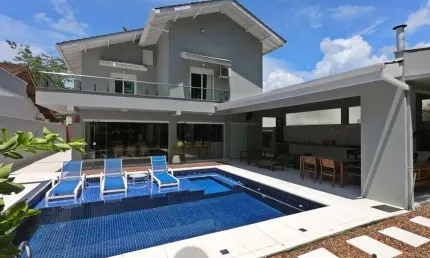 Casa com 6 suites e piscina na Riviera de São Lourenço