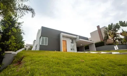 Casa à venda no Condomínio Terras de Mont Serrat Salto - SP