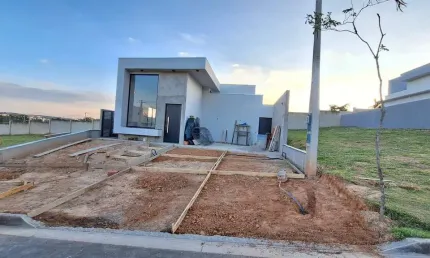 Casa à venda no Condomínio Reserva Central Parque - Salto/SP