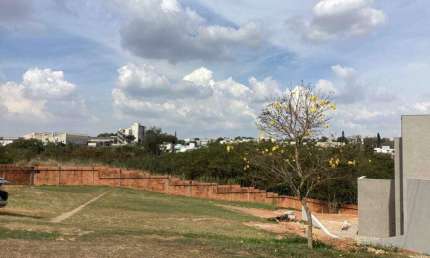 Terreno à venda no Condomínio Terras de Mont Serrat - Salto/SP