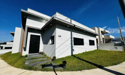 Casa à venda no Condomínio Lagos D'Ícarai - Salto/SP