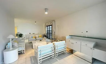 Apartamento à venda e locação no Apartamento Frente Mar - Guarujá/SP