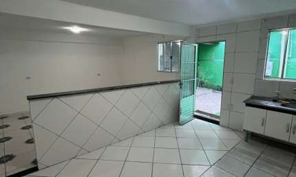 Casa com 01 dormitório - 01 Sala - 01 Cozinha e Banheiro - aceita depósito  caução