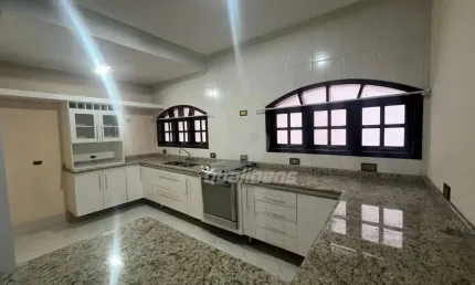 Sobrado com 3 dormitórios para alugar, 323 m² por R$ 8.000/mês
