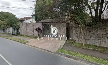 Sobrado à venda no Ahú, próximo a Justiça Federal com 5 Quartos, sendo 3 suítes