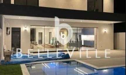 Sobrado Alto Padrão com 274 m² privativos, 4 suítes, 2 vagas de garagem, em Pont