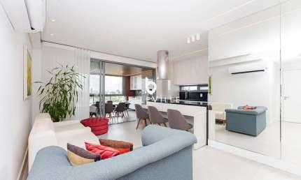 Apartamento alto padrão com 3 suítes, 3 vagas de garagem, Bairro Mercês.