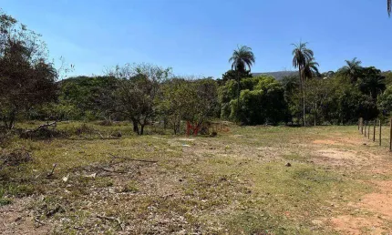 Terreno Privilegiado | 4.280m² | Rua Principal do Bairro Central | Mateus Leme/MG