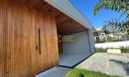 Casa térrea com 3 dormitórios Pedra Branca 173m² - Com piscina