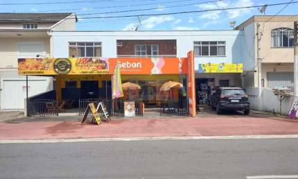 Imóvel localizado ao lado da Avenida Irai. Nos fundos tem mais duas peças (bwc e