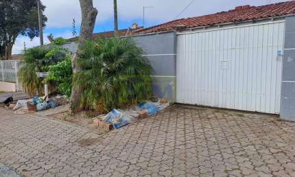 Casa com barracão no bairro Jardim Karla em Pinhais/PR