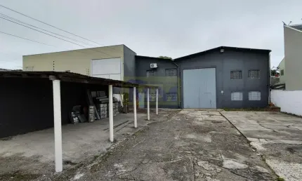 Barracão/Galpão à venda com 470m² por R$ 1.200.000,00 no bairro Emiliano Perneta