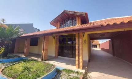 Casa com 3 suítes próximo ao Hospital Vita no Bairro Alto em Curitiba/PR