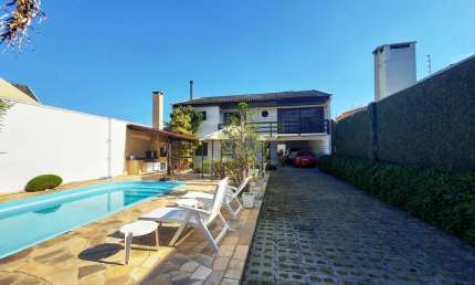 Sobrado à venda com 252m² no bairro Pineville - PINHAIS / PR