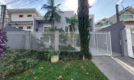Sobrado com 3 suítes e 360 m² de terreno no Pineville - Pinhais/PR