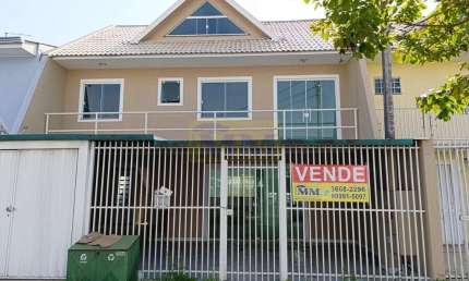 OPORTUNIDADE ÚNICA! Sobrado Espaçoso Próximo ao Centro de São José dos Pinhais!