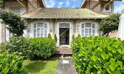 Casa de Praia com Casa de Hóspedes – Oportunidade Única!