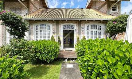 Casa de Praia em Estilo Provençal e com piscina – Oportunidade Única!