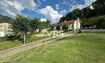Linda casa fora de condomínio com excelente terreno