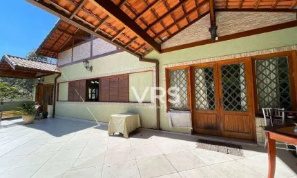 Casa com 3 dormitórios à venda, 226 m² por r$ 1.290.000,00 - golfe - teresópolis/rj