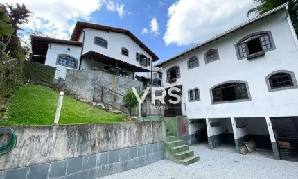 Casa com 3 quartos, sendo uma suíte, área gourmet e outra linda área independente, destinada para hospedes ou para  airbnb.