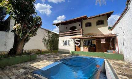Casa no Centro em área comercial,                      venda  R$ 2.800.000,00  ou Aluguel R$ 12.000,00 .