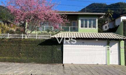Casa linear a 700 mts da feirinha com 4 dormitórios à venda, 519 m² por R$ 2.895.000,00 - Parque do Ingá - Teresópolis/RJ
