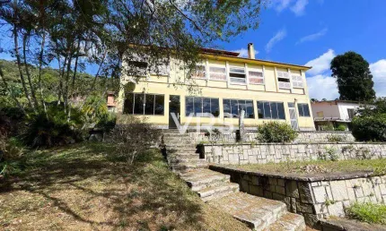 Casa com 6 dormitórios à venda, 375 m² por r$ 2.000.000,00 - golfe - teresópolis/rj