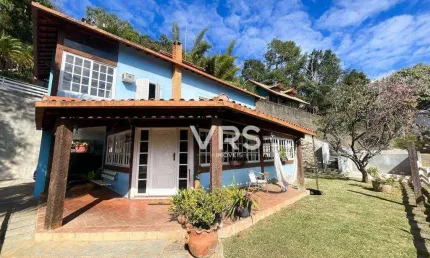 Casa com 5 dormitórios à venda, 220 m² por r$ 990.000,00 - golfe - teresópolis/rj