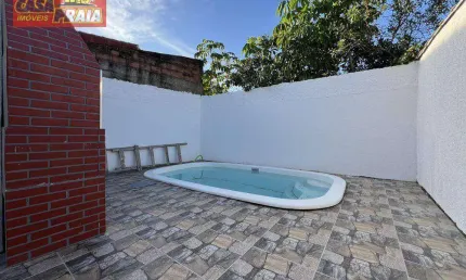 265.000,00 Casa com piscina  a 800 metros da praia em Mongaguá 2 quartos, 77 m² - Balneário Jussara
