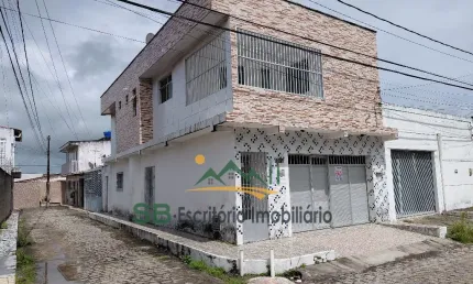 Casa à Venda na Zona Norte – Excelente Localização!