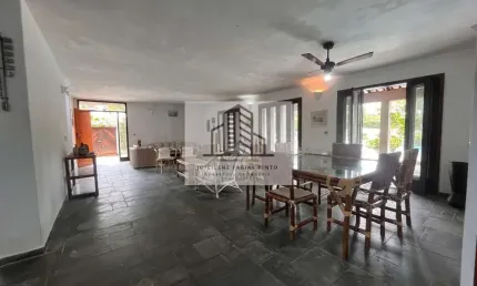 Magnífica Casa à Venda em Itanhaém-SP: 3 Quartos, 3 Suítes, 2 Salas, 2 Banheiros, 6 Vagas, 383m², Cibratel 1.
