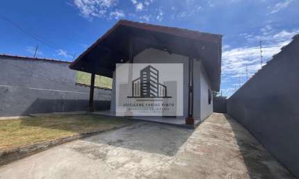 Imperdível oportunidade: Casa à venda em Itanhaém-SP, 3 quartos, 2 salas, 2 banheiros e 3 vagas de garagem!