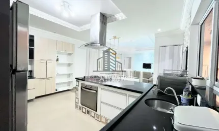 Casa à venda em Itanhaém-SP, bairro Belas Artes: 5 quartos, 1 suíte, 2 salas, 3 banheiros, 174m² de área. Confira já!