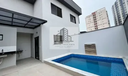 Imperdível Sobrado em condomínio na Praia do Sonho, Itanhaém-SP:  2 suítes, 1 sala, 2 banheiros, 2 vagas. Piscina e área gourmet.Confira!