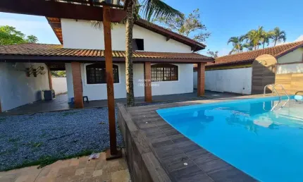 Casa à venda em Itanhaém-SP, bairro Bopiranga: 3 quartos, 2 salas, 2 banheiros, 5 vagas, 129,00 m². Confira!
