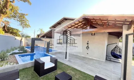 Casa à venda em Itanhaém-SP: 3 quartos, 1 suíte, 1 sala, 2 banheiros, 2 vagas de garagem, 110m² de área. Imperdível!