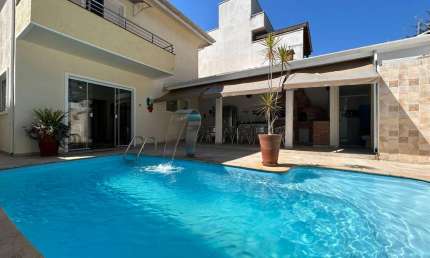 CASA COM 3 QAURTOS NO CONDOMINIO CAMPOS DO CONDE I EM TREMEMBÉ-SP.