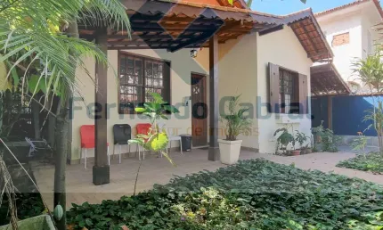 Residência de Luxo à Venda em Niterói-RJ: 4 Quartos, 2 Suítes, 2 Salas, 4 Banheiros, 4 Vagas. 160m².