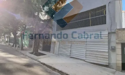 Loja Comercial de 438,98 m² disponível para locação no Largo do Marrão em Santa Rosa, Niterói-RJ