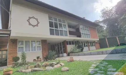 Imperdível casa à venda em Nova Friburgo-RJ, Parque São Clemente, 6 quartos, 3 suítes, 3 salas, 5 banheiros, 4 vagas, 471m².