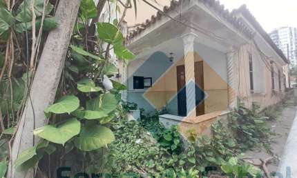 Alugue já esta casa espaçosa em Icaraí, Niterói-RJ: 2 quartos, 1 sala, 2 banheiros, 146,90 m² de área.
