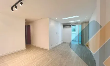 Apartamento à venda em São Francisco, com dois dormitórios e vaga de garagem.